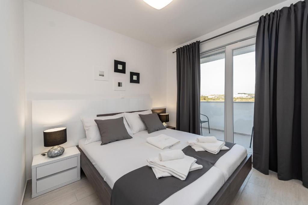 Pool Maris B Doppelzimmer in Novalja 3