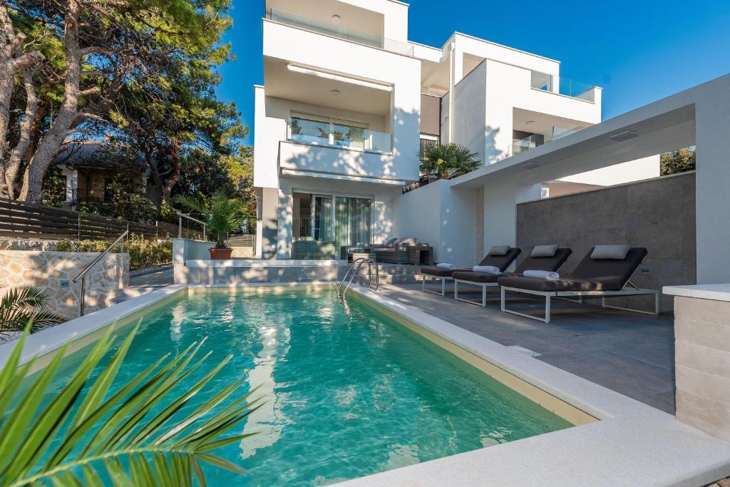 Sunset Apartment mit privatem Pool und Jacuzzi 3