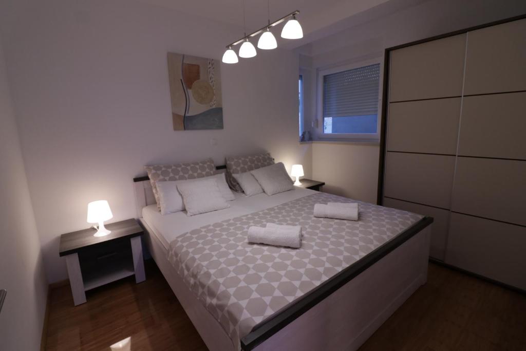 Tomana 4 Apartment mit Garten in Novalja 2