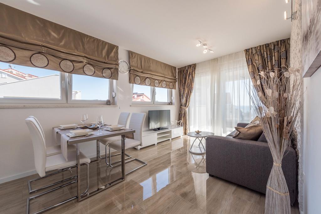 Zora 6 Apartment in Novalja 4