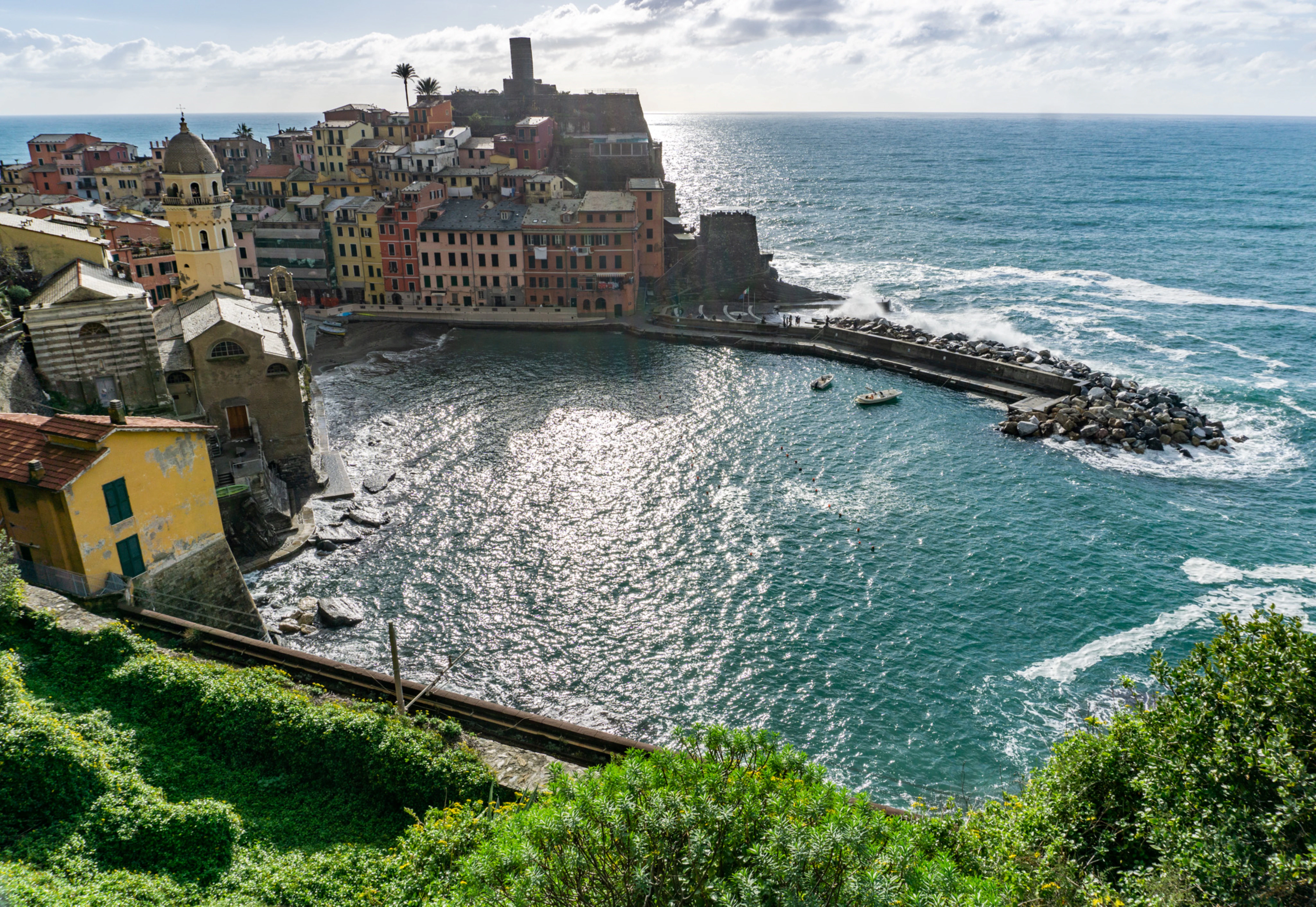 a small village on the shore of a body of water