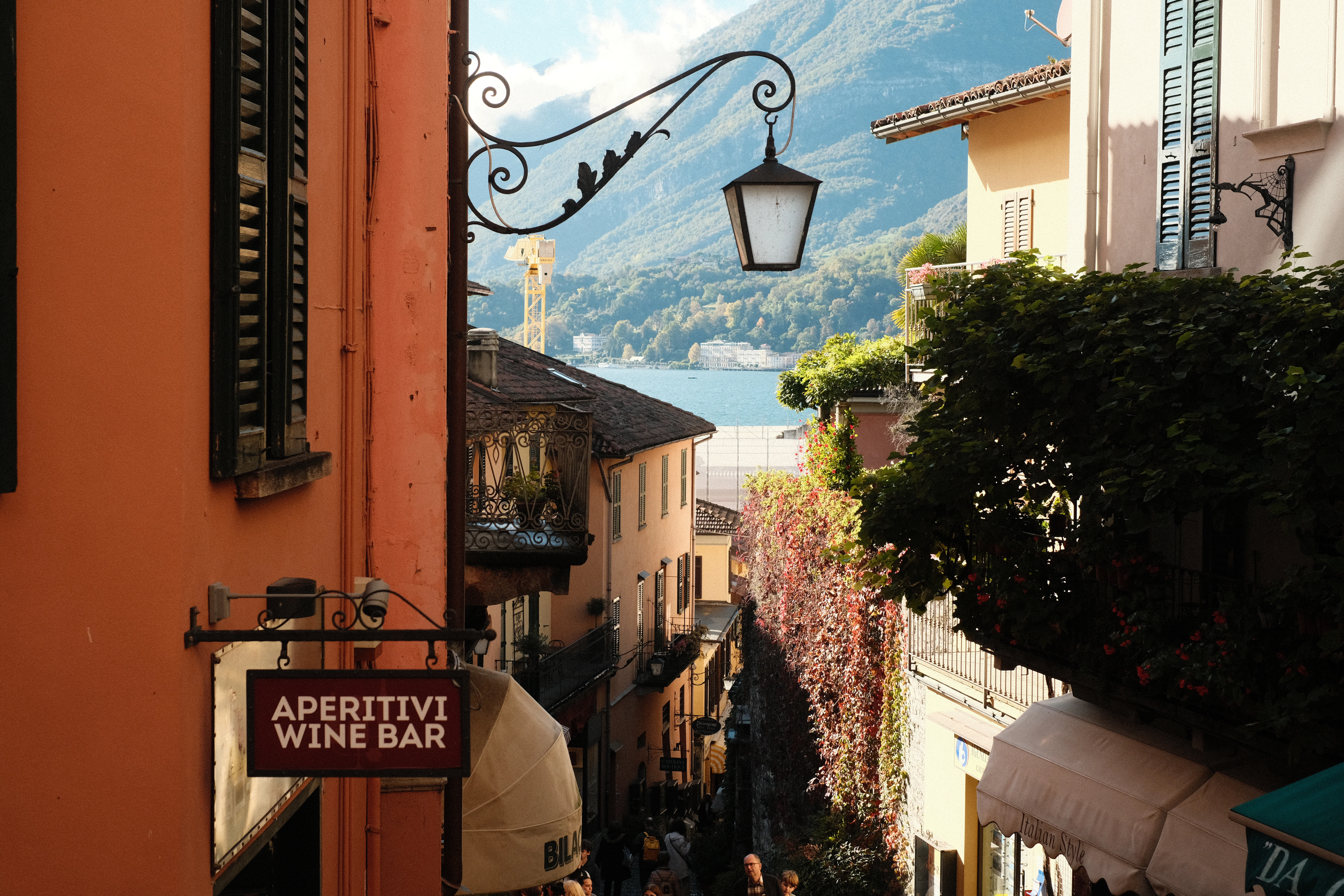 Cozy italian alleyway with a view of the lake.